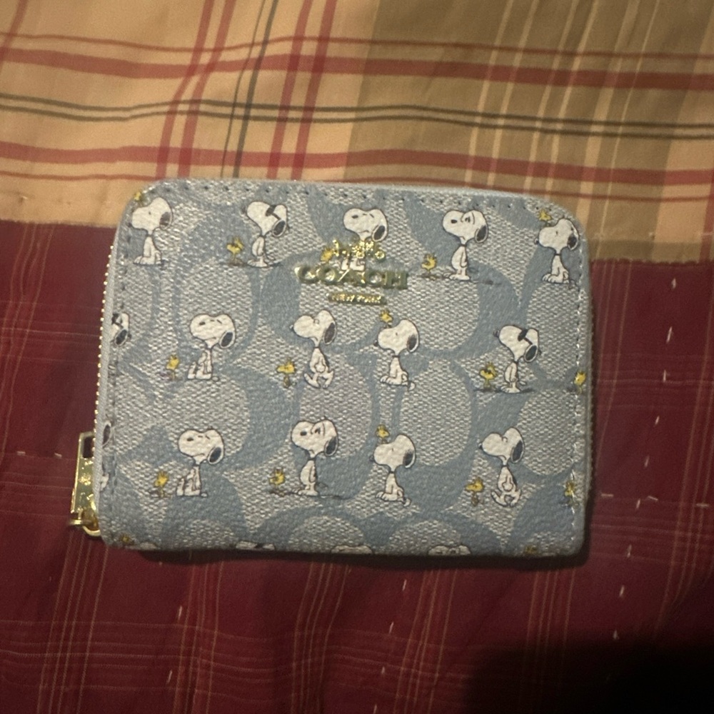 Snoopy Coach Black Leather Card Holder with Gold Logo - Picture 1 of 4